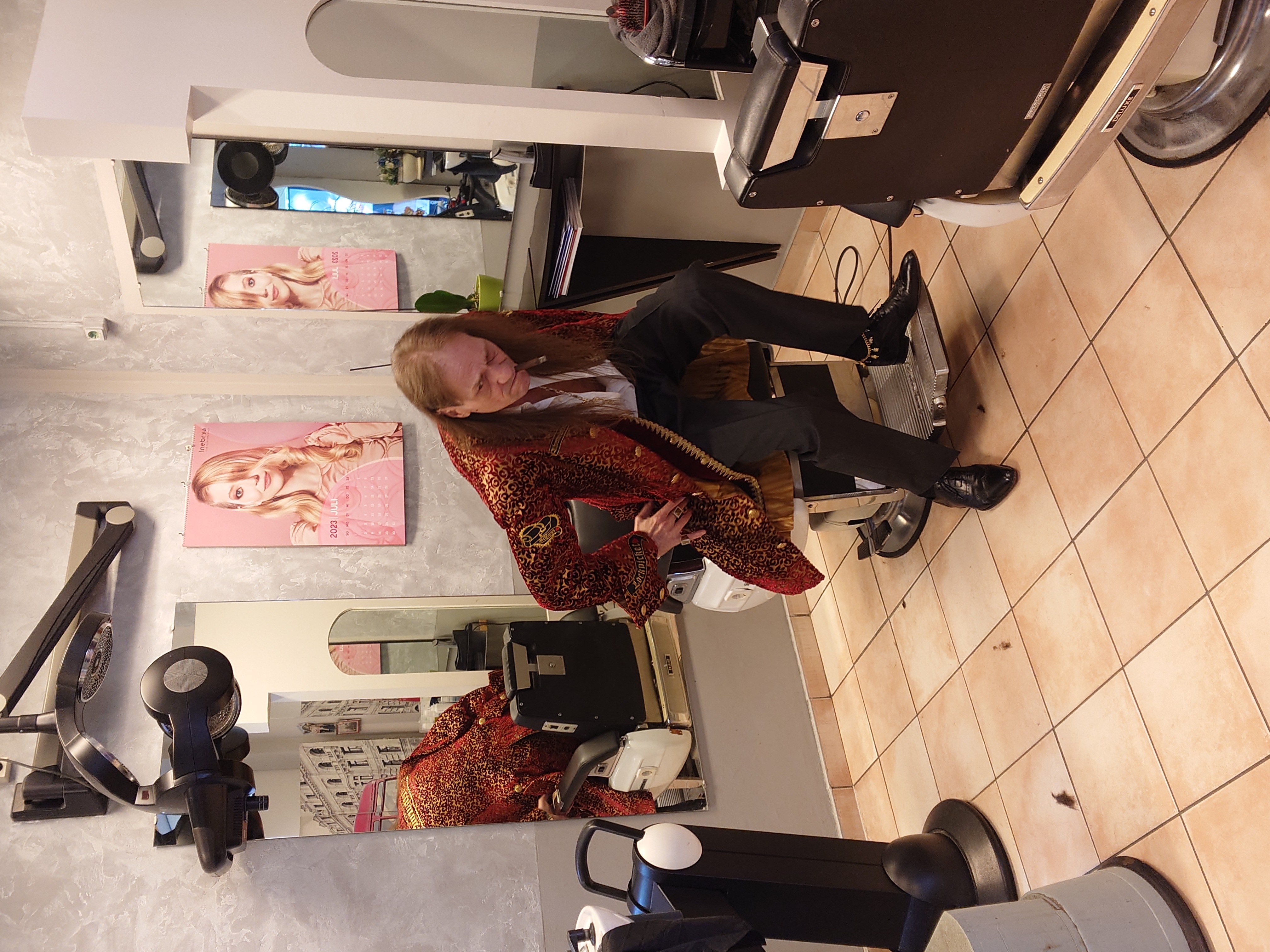 Bühl Zwetschge Bühl, besser bekannt als Arthurmeister, Jahrgang 1961, geboren in Stuttgart, aufgewachsen in Asperg und in der Villa Heinrich Franck Söhne, am Bahnhof, in Ludwigsburg, jetzt wohnhaft in 22337 Fuhlsbüttel, sagt zu Arkadasch: Nein ! Bühler Zwetschgen schmecken besser als dein Erik oder plum ! Zwetschgendatschi heißt das Zauberwort ! ♥ Die E - Mail lautet: Arthurmeister@Arthurmeister.de Die Anschrift lautet: Arthur A. Bühl, Postfach 605 145, 22246 Hamburg, Germany. Die Anschrift lautet: Mr.Smitz@Mr.Smitz.us powerd by Arthurmeister® for www.leporello.us Verschlagwortet mit Bühl er Zwetschge, Zwetschgenhengst, Pflaume, plum, Erikli, prugna torta, Datschi, süss.