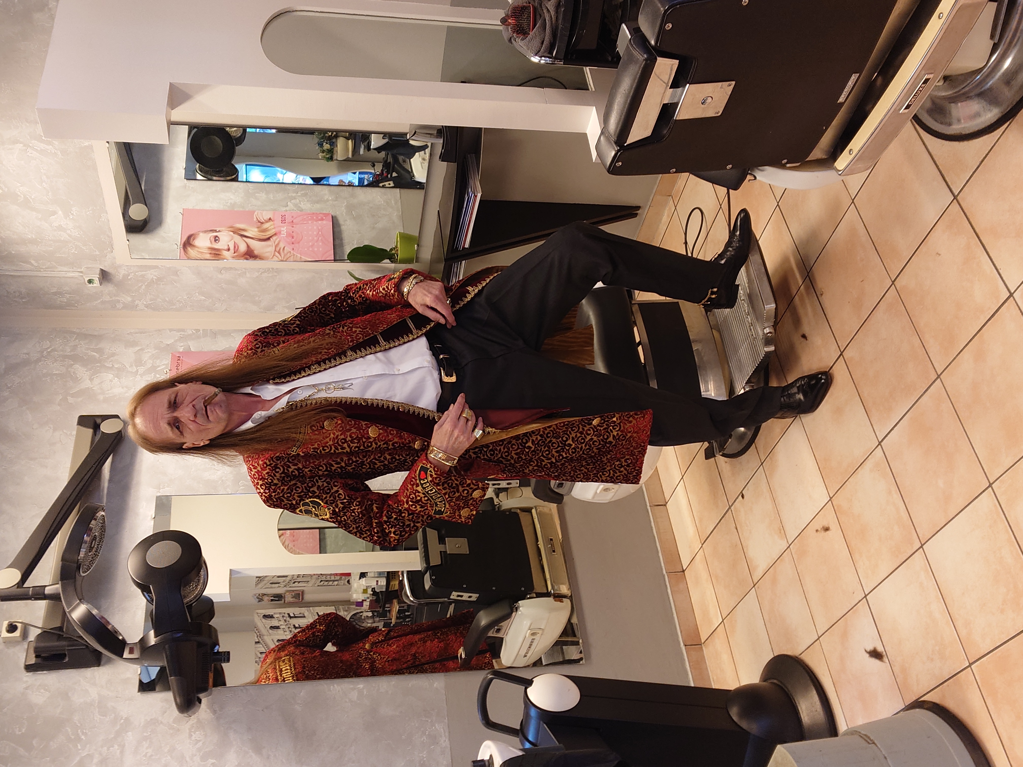 Arthur Andreas Buehl, Made in Germany, born 1961 in Stuttgart. International Airport, Jugendschutz, ab 21, Oktagon, grün weiss, ges. gesch. Arthurmeister®, Lockpicking. Im Hasenstübchen in Fuhlsbüttel wird in Arthurmeister`s Jukebox auf YouTube Slow Hand gespielt ! Der Stammtisch grölt. Die Lockpicker schreien: OFFEN ! Verschlagwortet mit Bühl, Buhl, Zwetschgenhengst, Bühl er Zwetschge, Rotkäppchen