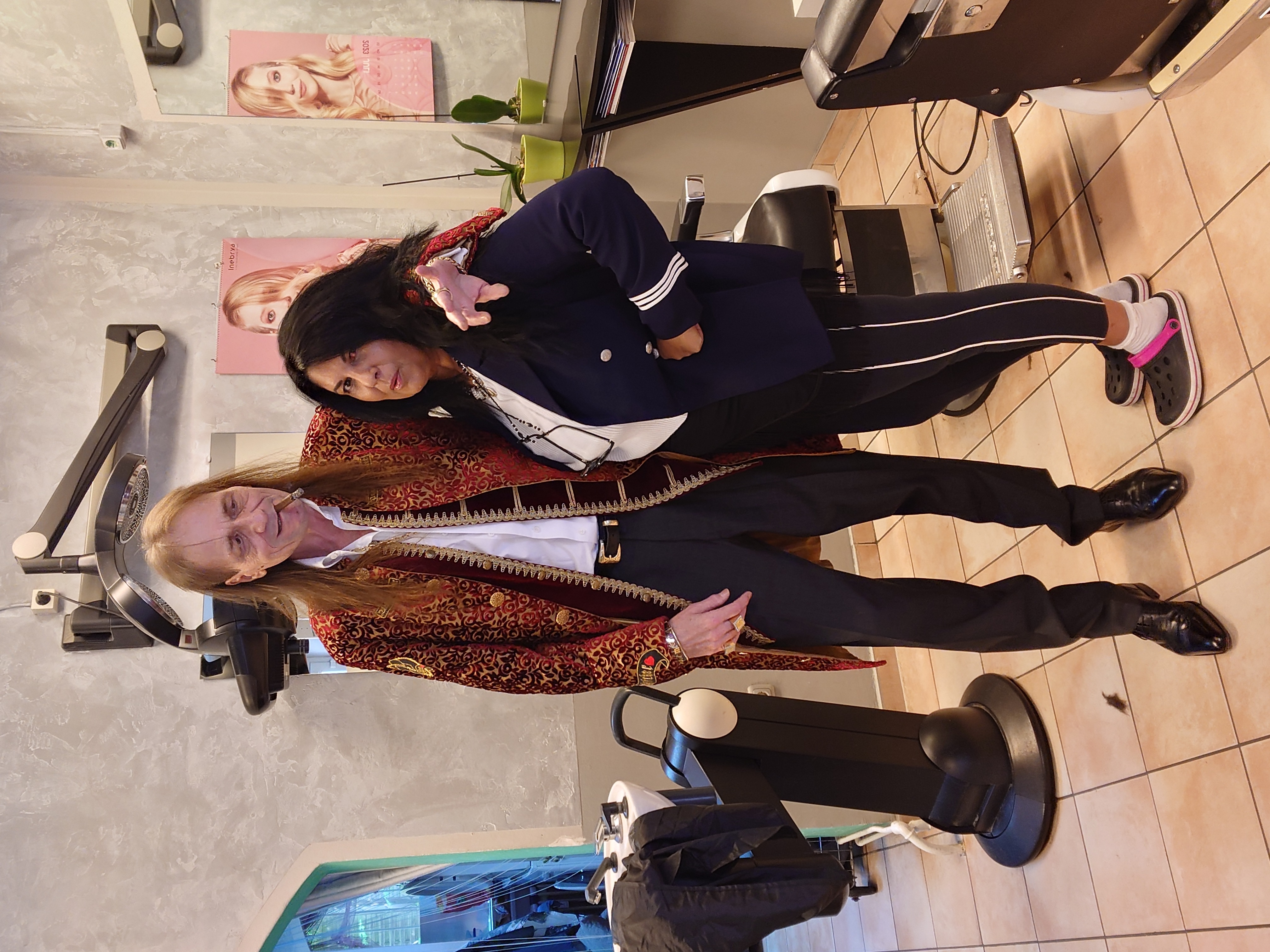 Bühl Zwetschge Bühl, besser bekannt als Arthurmeister, Jahrgang 1961, geboren in Stuttgart, aufgewachsen in Asperg und in der Villa Heinrich Franck Söhne, am Bahnhof, in Ludwigsburg, jetzt wohnhaft in 22337 Fuhlsbüttel, sagt zu Arkadasch: Nein ! Bühler Zwetschgen schmecken besser als dein Erik oder plum ! Zwetschgendatschi heißt das Zauberwort ! ♥ Die E - Mail lautet: Arthurmeister@Arthurmeister.de Die Anschrift lautet: Arthur A. Bühl, Postfach 605 145, 22246 Hamburg, Germany. Die Anschrift lautet: Mr.Smitz@Mr.Smitz.us powerd by Arthurmeister® for www.leporello.us Verschlagwortet mit Bühl er Zwetschge, Zwetschgenhengst, Pflaume, plum, Erikli, prugna torta, Datschi, süss.