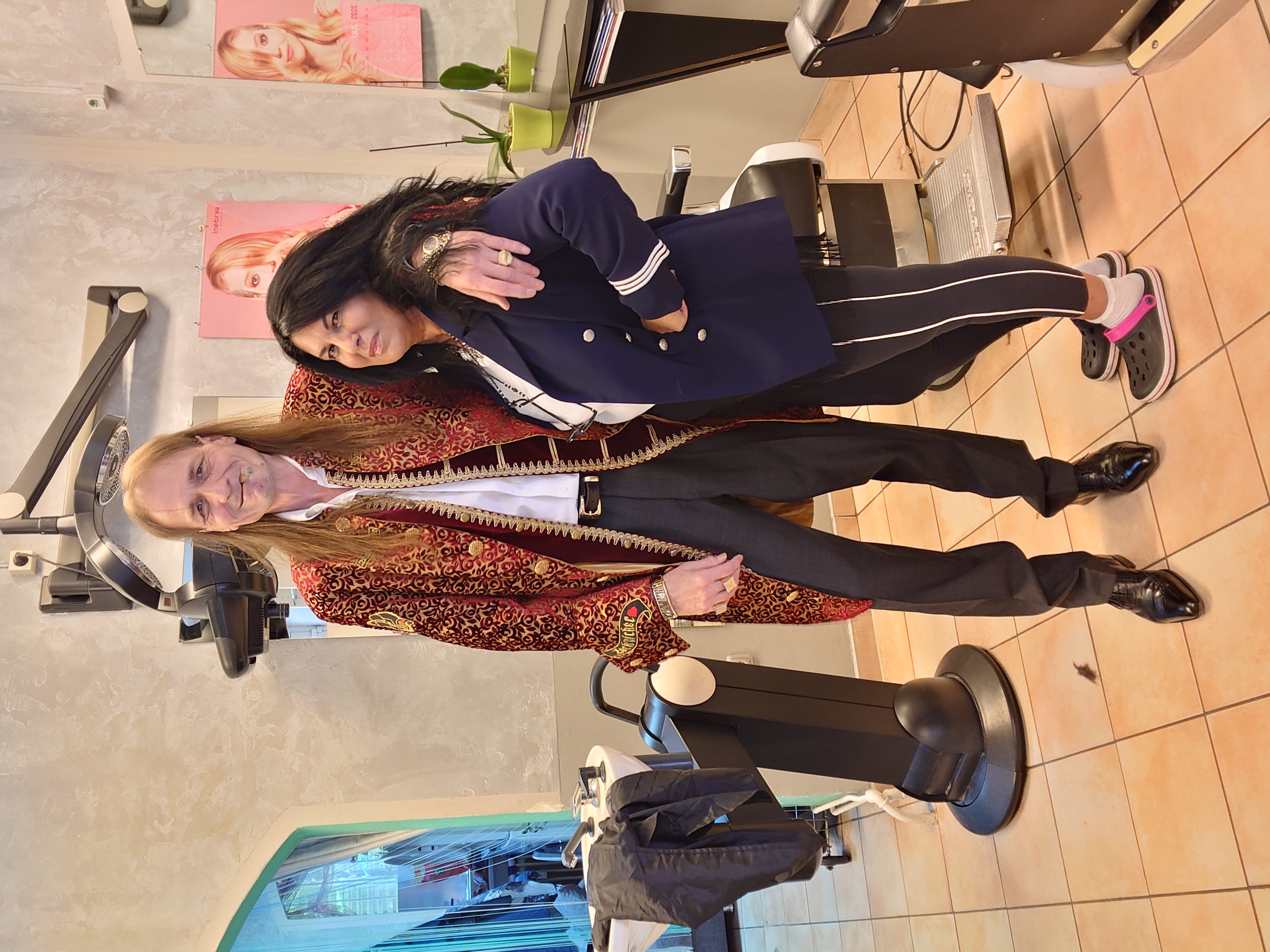 Bühl Zwetschge Bühl, besser bekannt als Arthurmeister, Jahrgang 1961, geboren in Stuttgart, aufgewachsen in Asperg und in der Villa Heinrich Franck Söhne, am Bahnhof, in Ludwigsburg, jetzt wohnhaft in 22337 Fuhlsbüttel, sagt zu Arkadasch: Nein ! Bühler Zwetschgen schmecken besser als dein Erik oder plum ! Zwetschgendatschi heißt das Zauberwort ! ♥ Die E - Mail lautet: Arthurmeister@Arthurmeister.de Die Anschrift lautet: Arthur A. Bühl, Postfach 605 145, 22246 Hamburg, Germany. Die Anschrift lautet: Mr.Smitz@Mr.Smitz.us powerd by Arthurmeister® for www.leporello.us Verschlagwortet mit Bühl er Zwetschge, Zwetschgenhengst, Pflaume, plum, Erikli, prugna torta, Datschi, süss.