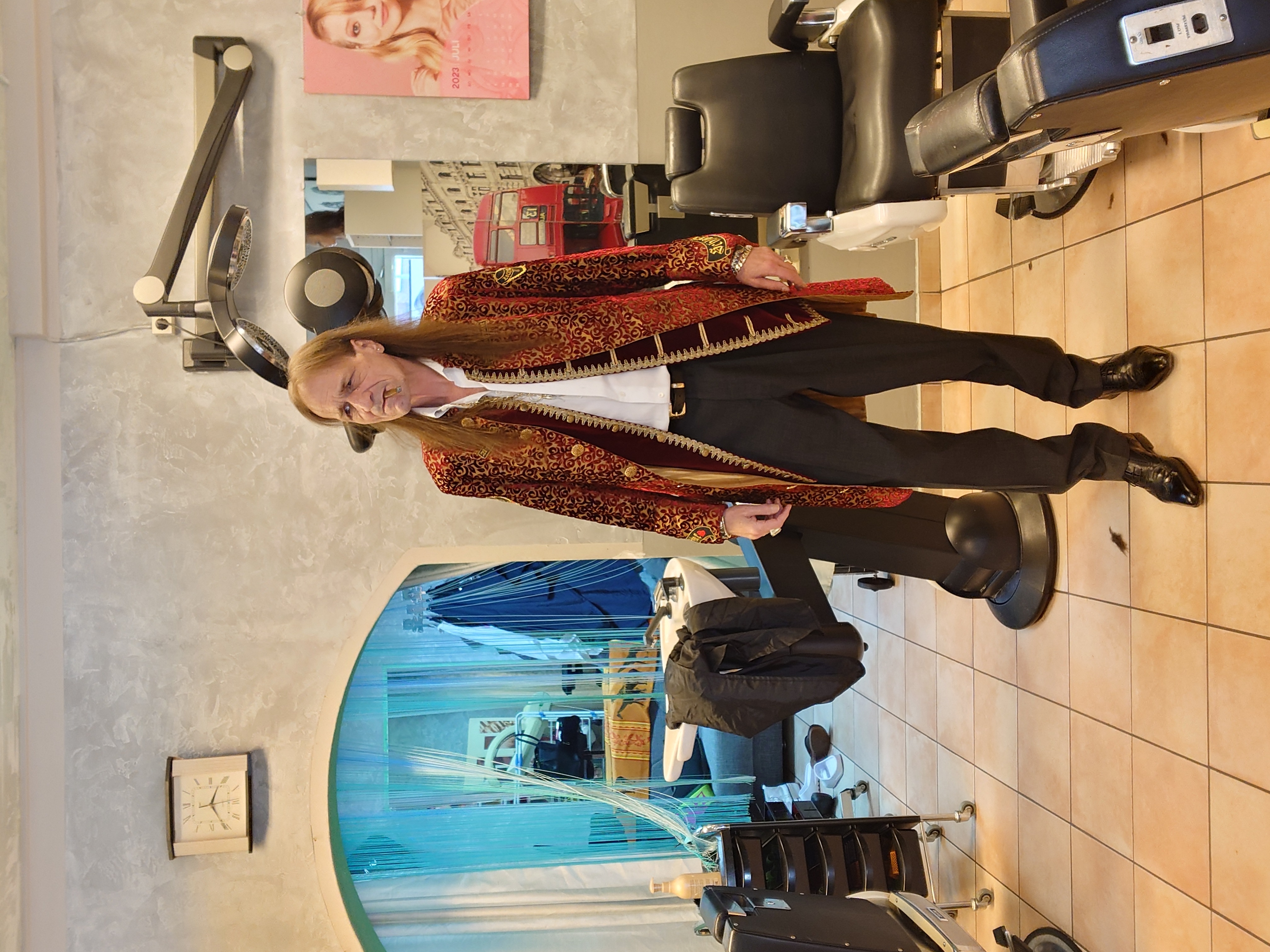 Bühl Zwetschge Bühl, besser bekannt als Arthurmeister, Jahrgang 1961, geboren in Stuttgart, aufgewachsen in Asperg und in der Villa Heinrich Franck Söhne, am Bahnhof, in Ludwigsburg, jetzt wohnhaft in 22337 Fuhlsbüttel, sagt zu Arkadasch: Nein ! Bühler Zwetschgen schmecken besser als dein Erik oder plum ! Zwetschgendatschi heißt das Zauberwort ! ♥ Die E - Mail lautet: Arthurmeister@Arthurmeister.de Die Anschrift lautet: Arthur A. Bühl, Postfach 605 145, 22246 Hamburg, Germany. Die Anschrift lautet: Mr.Smitz@Mr.Smitz.us powerd by Arthurmeister® for www.leporello.us Verschlagwortet mit Bühl er Zwetschge, Zwetschgenhengst, Pflaume, plum, Erikli, prugna torta, Datschi, süss.