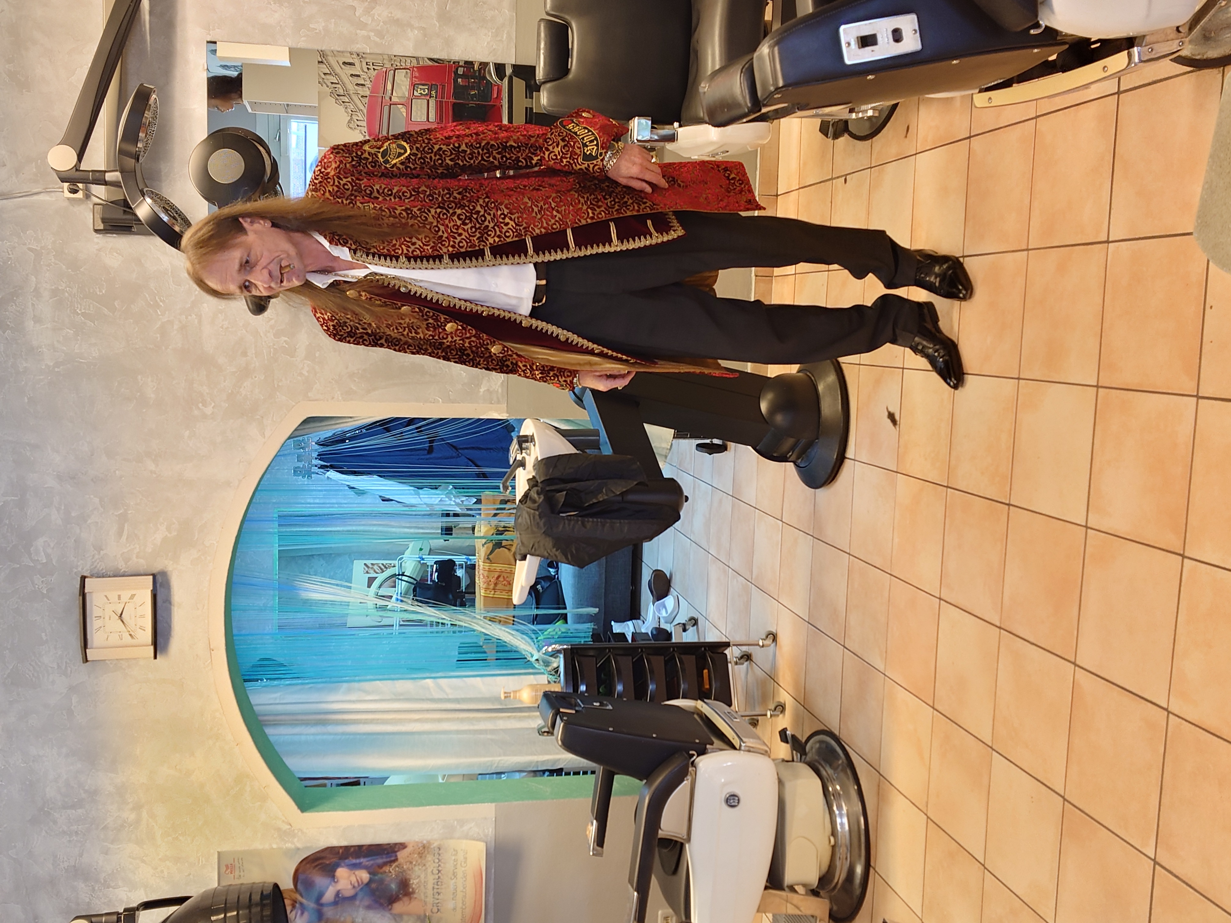 Bühl Zwetschge Bühl, besser bekannt als Arthurmeister, Jahrgang 1961, geboren in Stuttgart, aufgewachsen in Asperg und in der Villa Heinrich Franck Söhne, am Bahnhof, in Ludwigsburg, jetzt wohnhaft in 22337 Fuhlsbüttel, sagt zu Arkadasch: Nein ! Bühler Zwetschgen schmecken besser als dein Erik oder plum ! Zwetschgendatschi heißt das Zauberwort ! ♥ Die E - Mail lautet: Arthurmeister@Arthurmeister.de Die Anschrift lautet: Arthur A. Bühl, Postfach 605 145, 22246 Hamburg, Germany. Die Anschrift lautet: Mr.Smitz@Mr.Smitz.us powerd by Arthurmeister® for www.leporello.us Verschlagwortet mit Bühl er Zwetschge, Zwetschgenhengst, Pflaume, plum, Erikli, prugna torta, Datschi, süss.