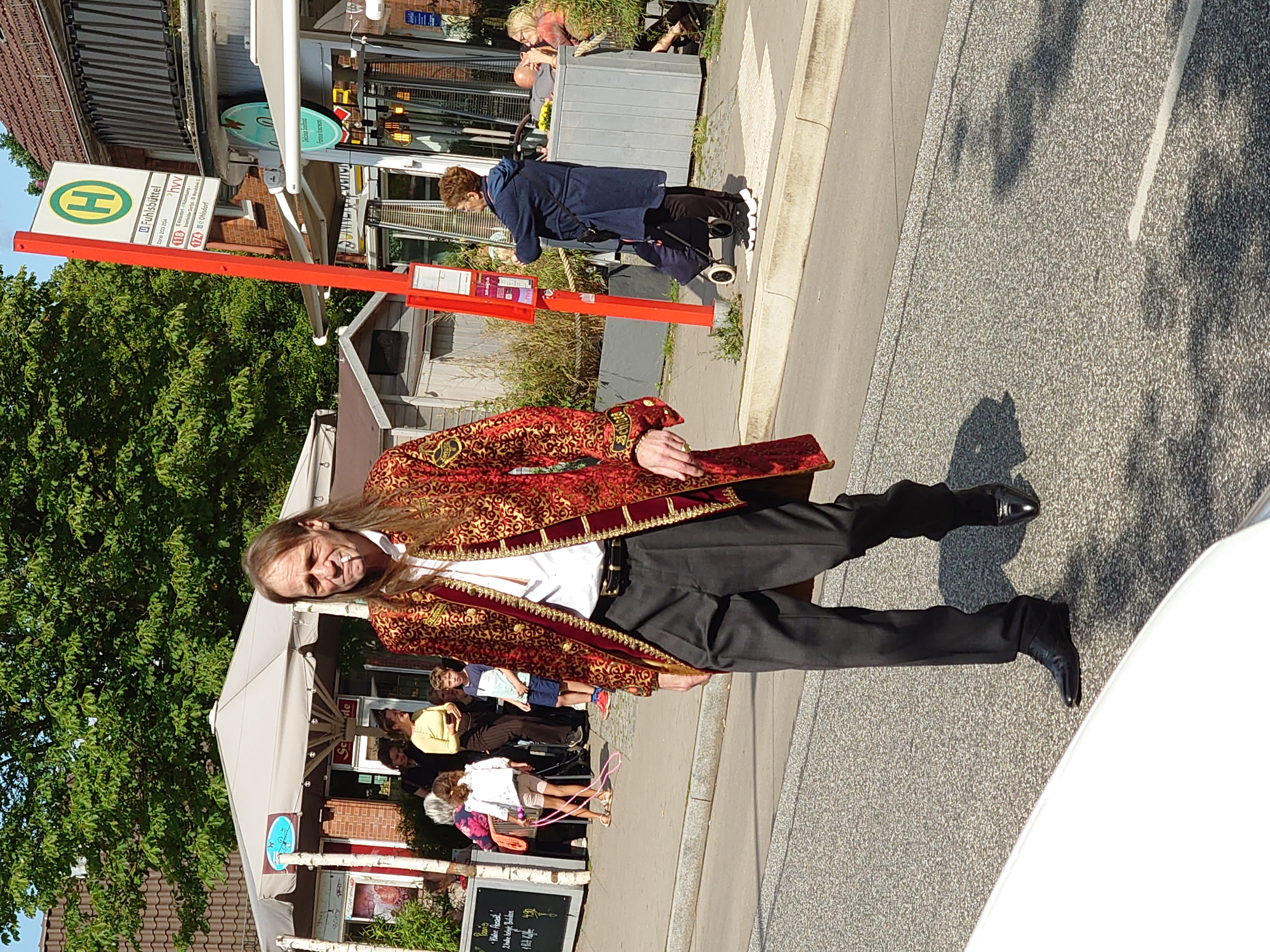 Bühl Zwetschge ♥ Bühl, besser bekannt als Arthurmeister, Jahrgang 1961, geboren in Stuttgart, aufgewachsen in Asperg und in der Villa Heinrich Franck Söhne, am Bahnhof, in Ludwigsburg, jetzt wohnhaft in 22337 Fuhlsbüttel, sagt zu Arkadasch: Nein ! Bühler Zwetschgen schmecken besser als dein Erik oder plum ! Zwetschgendatschi heißt das Zauberwort ! ♥ und Zwetschgenwater, not Raki. Die E - Mail lautet: Arthurmeister@Arthurmeister.de Die Anschrift lautet: Arthur A. Bühl, Postfach 605 145, 22246 Hamburg, Germany. Die Anschrift lautet: Mr.Smitz@Mr.Smitz.us ♥ powerd by Arthurmeister® for www.leporello.us Verschlagwortet mit Bühl er Zwetschge, Zwetschgenhengst, Pflaume, plum, Erikli, prugna torta, Datschi, süss. ♥