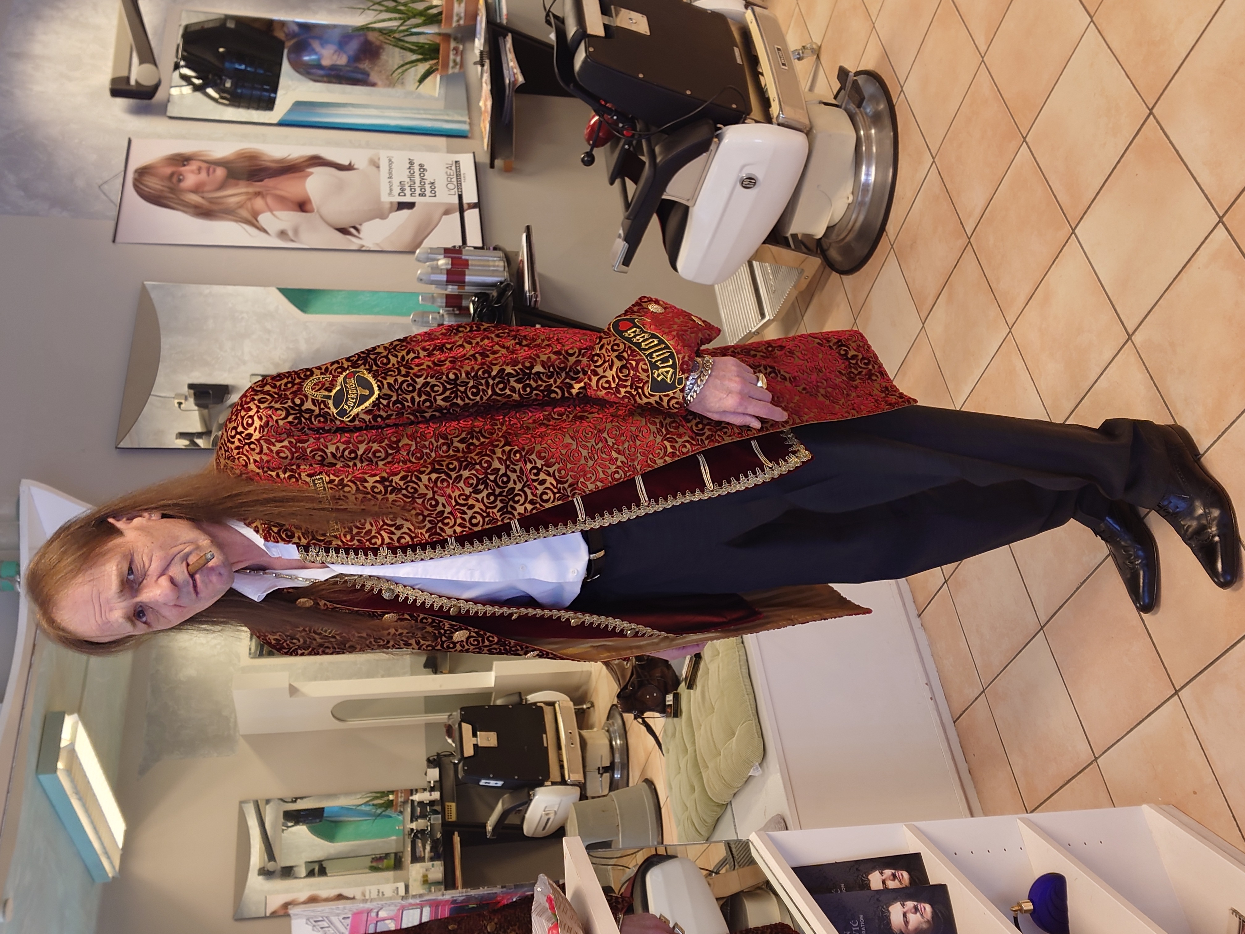 Mr. Smitz from Beverly Hills, USA, from the Playboy ring`s Arthur Bühl, Arthurmeister. Arthur is in the Hasenstübchen. Arthurmeister`s Jukebox play`s: You decoratet my Life. Mr. Smitz, I am not a Zwetschgenheini. You are a Maneater, an old Pflaumenfresser and a Pflaumenkernbeisser ! No, I am auch not Mr. Pflaumen Bühl ! Drink your Whisky slowly. In Germany is 11 a.m. " High Noon " and not Bunter Nachmittag. Yes, I am the Platzhirsch in our Rabbit, Bunny House. The Rock - Ola play`s: I can´t tell you why. Pinofrank trinkt Vino. Scholischek ruft: Sag dem alten Ami die Zeit von Andretti ist abgelaufen. Und eine von Scott Speed gibt es nicht. F1 Rudi ruft: Hockenheim is better than Indianapolis ! Radio-Eriwan.de von Mr. Arthur-Buehl@Radio-Eriwan.de, ges.gesch. dröhnt " Im Prinzip ja ", die Bühl er Zwetschgen sind sehr gut und süss. Arkadasch sagt die Erikli pasta von der Oma seiner Grandma ist perfekt. Giovanni palare prugna torta from the Grand Nonna is molto molto bene. No, No, Mr. Smitz, listen: The Mamsell from the Patsch Barracks buy the Zwetschgen from the Oma by the Vaihinger Wochenmarkt. She do the Zwetschgen without your plum Rock on one hundred pices of five Meter long Cake tray. All the GI`s from the Patsch and the Kelly eat this and say: Das schmeckt gut ! Der Scholischek ruft: Bühl, du alter Zwetschgenlutscher, ich fress nur Apfelkuchen. Mr. Smitz, you know Apple Cake ? My Geheimtipp for the Datschi is the Heslacher Waldheim. And i`ll give you another Tipp where i am going: to the " Schellenhof " , you know. This Stübchen work`s " Im Dienste der Gastlichkeit ". Yes, Yes, first Schnitzel und than Obacht; care: Zwetschgenpastete ! You know ! No Mr. Smitz, i am " Im Dienste der Wahrheitsfindung " unterwegs and i drink Kaffee. Mr. Smitz, you are besoffen. Yes, the UHU is also from the Stadt Bühl, Hermannstreet. No, No, you can`t with UHU stick a Pflaume. Du Depp. Uhu is für cheeky Amerikaner`s ! And don`t forget: The Zwetschgen Rock is: Pointer Sisters " Slow Hand ". No Mr. Smitz, this Whisky is not Pflaumenschnaps - this is Zwetschgenwater ! you know ! No, No, not like Helbing. Yes i know Amazon. No, they have no fresch Zwetschen for make Whisky. NO, No, bei Bühl is ab 21 Pflicht duty, You know ! Arthurmeister s Jukebox by You Tube play: The End of the World ! No, Giovanni, this Song ist not from Michael Jackson. It is from Skeeter Davis. Mr. Smitz, now is genug with the Gelaber. Yes I send you via Air Force from the Patsch Zwetschgen. They are called like a Spitz Name, you know Nickname of me: Schwäbischer Hengst ! No, only Woman has Pflaumen. The Rock - Ola play: Julio und Diana. " All of you !" So Mr. Smitz, now is Fofftein. Yes i make greetings for Friede Springer from the BILD et. Yes, Yes ! Arthurmeister`s Jukebox plays Pendergrass: Turn Off the Lights ! Asberry say: Tschüssing ! Vinofrank trinkt jetzt Helbing ! Die Glocke läutet ! Parole Emil, Sorte Schwäbischer Hengst !! Arthur-Buehl@Radio-Erwian.de, www.Radio-Eriwan.de is performed by the Performancekünstler Arthurmeister@Arthurmeister.de for the www.leporello.us, Mr.Smitz@Leporello.us