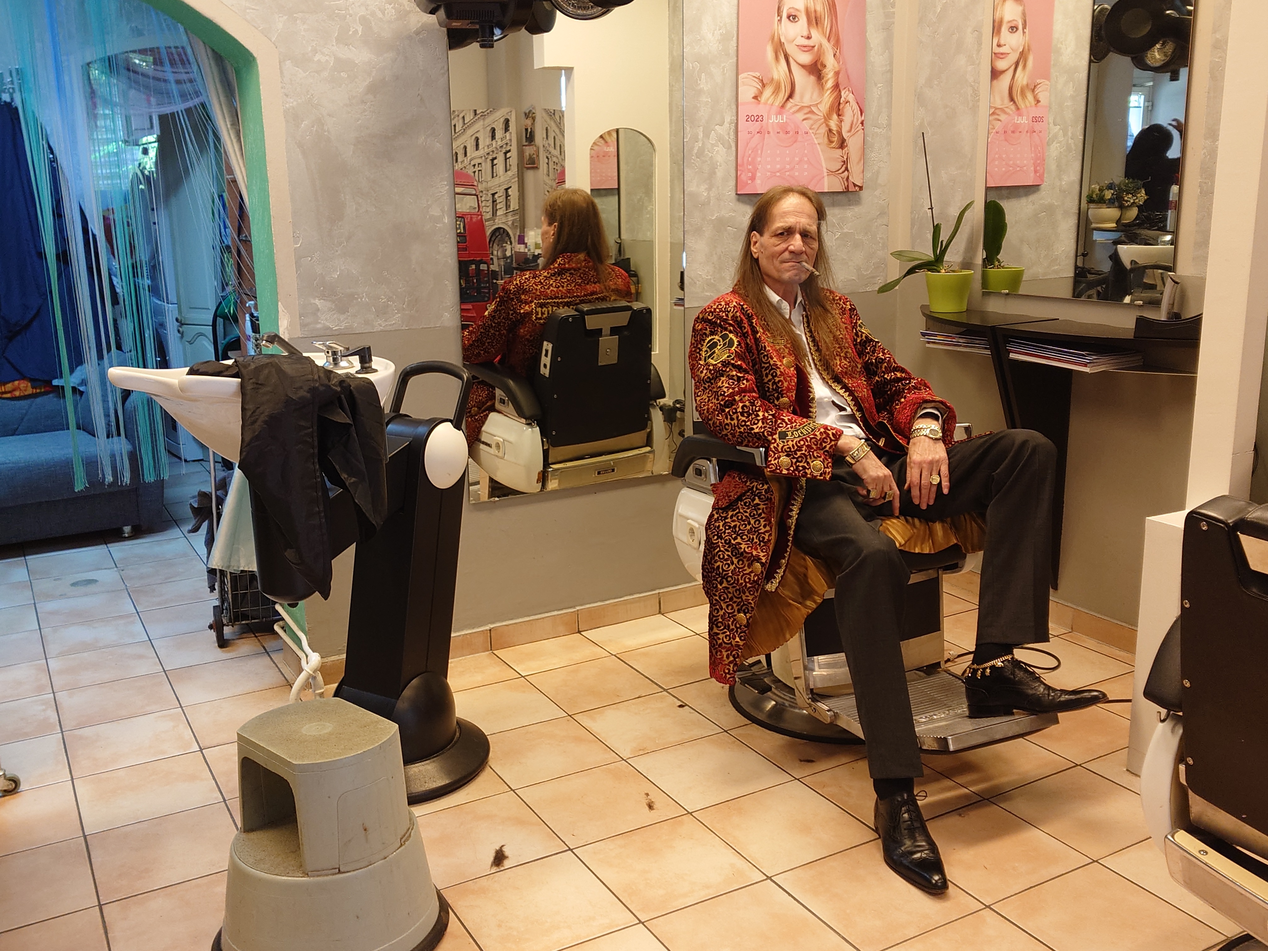 Bühl Zwetschge Bühl, besser bekannt als Arthurmeister, Jahrgang 1961, geboren in Stuttgart, aufgewachsen in Asperg und in der Villa Heinrich Franck Söhne, am Bahnhof, in Ludwigsburg, jetzt wohnhaft in 22337 Fuhlsbüttel, sagt zu Arkadasch: Nein ! Bühler Zwetschgen schmecken besser als dein Erik oder plum ! Zwetschgendatschi heißt das Zauberwort ! ♥ Die E - Mail lautet: Arthurmeister@Arthurmeister.de Die Anschrift lautet: Arthur A. Bühl, Postfach 605 145, 22246 Hamburg, Germany. Die Anschrift lautet: Mr.Smitz@Mr.Smitz.us powerd by Arthurmeister® for www.leporello.us Verschlagwortet mit Bühl er Zwetschge, Zwetschgenhengst, Pflaume, plum, Erikli, prugna torta, Datschi, süss.