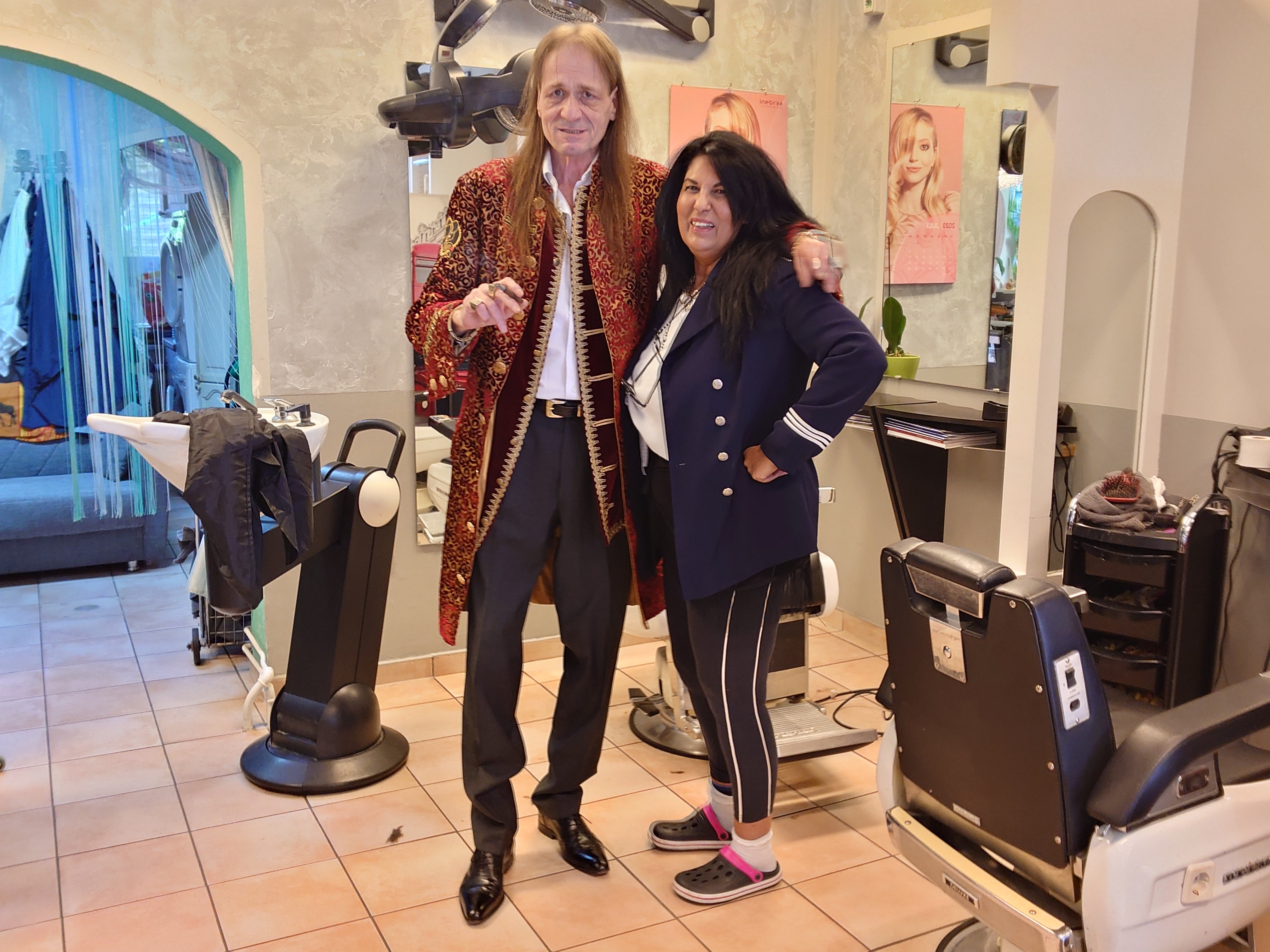 Bühl Zwetschge Bühl, besser bekannt als Arthurmeister, Jahrgang 1961, geboren in Stuttgart, aufgewachsen in Asperg und in der Villa Heinrich Franck Söhne, am Bahnhof, in Ludwigsburg, jetzt wohnhaft in 22337 Fuhlsbüttel, sagt zu Arkadasch: Nein ! Bühler Zwetschgen schmecken besser als dein Erik oder plum ! Zwetschgendatschi heißt das Zauberwort ! ♥ Die E - Mail lautet: Arthurmeister@Arthurmeister.de Die Anschrift lautet: Arthur A. Bühl, Postfach 605 145, 22246 Hamburg, Germany. Die Anschrift lautet: Mr.Smitz@Mr.Smitz.us powerd by Arthurmeister® for www.leporello.us Verschlagwortet mit Bühl er Zwetschge, Zwetschgenhengst, Pflaume, plum, Erikli, prugna torta, Datschi, süss.