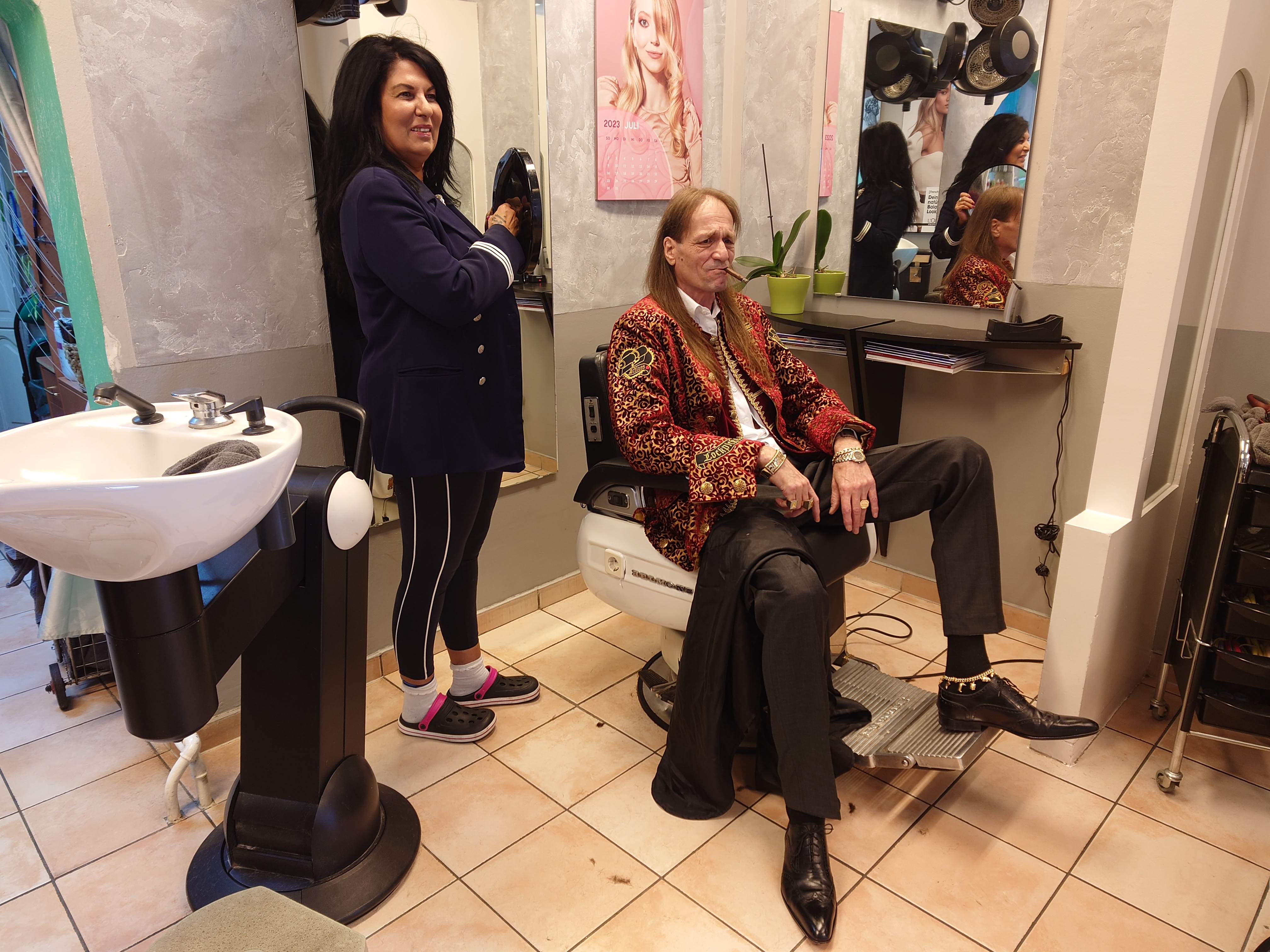 Arthur Andreas Buehl, Made in Germany, born 1961 in Stuttgart. International Airport, Jugendschutz, ab 21, Oktagon, grün weiss, ges. gesch. Arthurmeister®, Lockpicking. Im Hasenstübchen in Fuhlsbüttel wird in Arthurmeister`s Jukebox auf YouTube Slow Hand gespielt ! Der Stammtisch grölt. Die Lockpicker schreien: OFFEN ! Verschlagwortet mit Bühl, Buhl, Zwetschgenhengst, Bühl er Zwetschge, Rotkäppchen