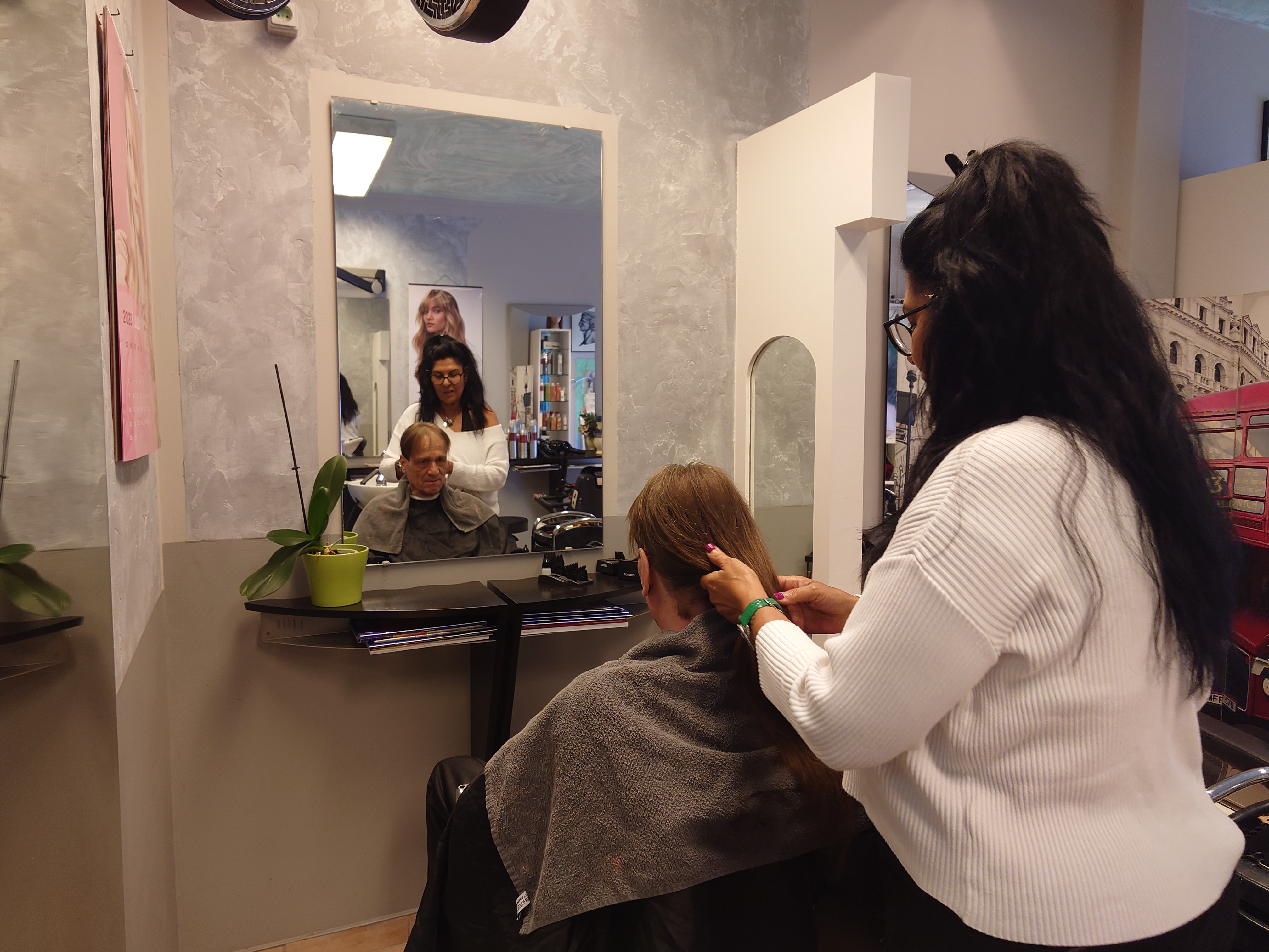 Arthur Andreas Bühl, Detektiv und Sympathieträger ♥, made in Germany, Jahrgang 1961 aus Baden-Württemberg stellt seinen Leporello " Der Aufmacher " vor. Arthurmeister`s Jukebox im Hasenstübchen by YouTube, spielt Pointer Sisters: Slow Hand ! Am Tresen wird Helbing gekippt. Die Lockpicker am Stammtisch trinken nach jeder Öffnung ein Pils, manche auch Weizenbier ! Der Scholischeck nörgelt, weil er kein Padlock öffnen kann ! Ferrari Rudi brüllt: Martina die F1 Saison beginnt. Wir fliegen zum Hockenheimring ! Der Hannenberger sagt: Ich will auch mit ! Martina schreit: Minardi, wir gewinnen ni. Minardiiii, wir gewinnen niiiie. Und der Alex Young darf auch nicht mit. Can not drive ! Verschlagwortet mit Buehl, Buhl, Rotkäppchen, Zwetschgenhengst, Zwetschge Provided by www.Arthur-Bühl.de und www.Arthurmeister.de