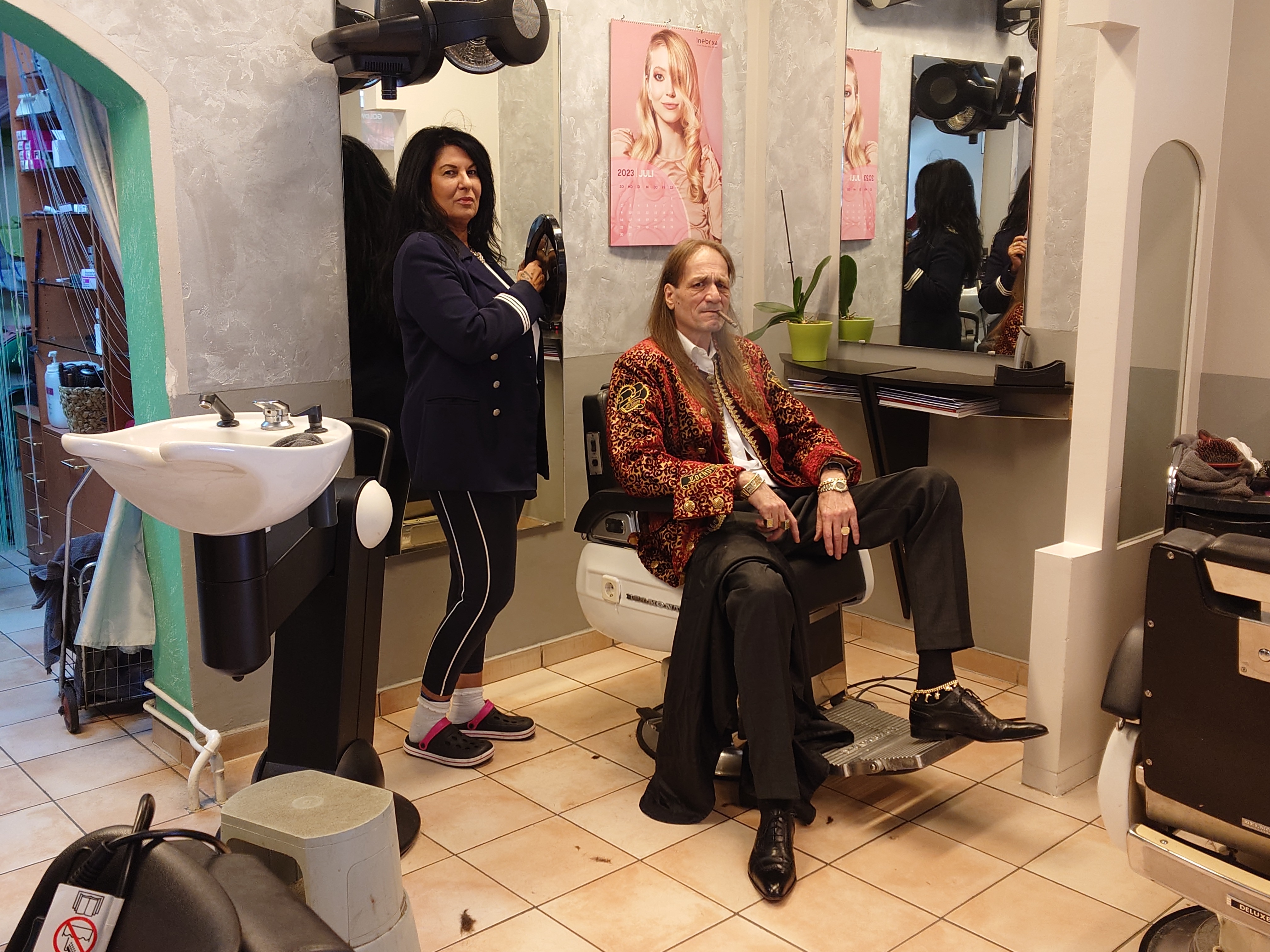 Bühl Zwetschge Bühl, besser bekannt als Arthurmeister, Jahrgang 1961, geboren in Stuttgart, aufgewachsen in Asperg und in der Villa Heinrich Franck Söhne, am Bahnhof, in Ludwigsburg, jetzt wohnhaft in 22337 Fuhlsbüttel, sagt zu Arkadasch: Nein ! Bühler Zwetschgen schmecken besser als dein Erik oder plum ! Zwetschgendatschi heißt das Zauberwort ! ♥ Die E - Mail lautet: Arthurmeister@Arthurmeister.de Die Anschrift lautet: Arthur A. Bühl, Postfach 605 145, 22246 Hamburg, Germany. Die Anschrift lautet: Mr.Smitz@Mr.Smitz.us powerd by Arthurmeister® for www.leporello.us