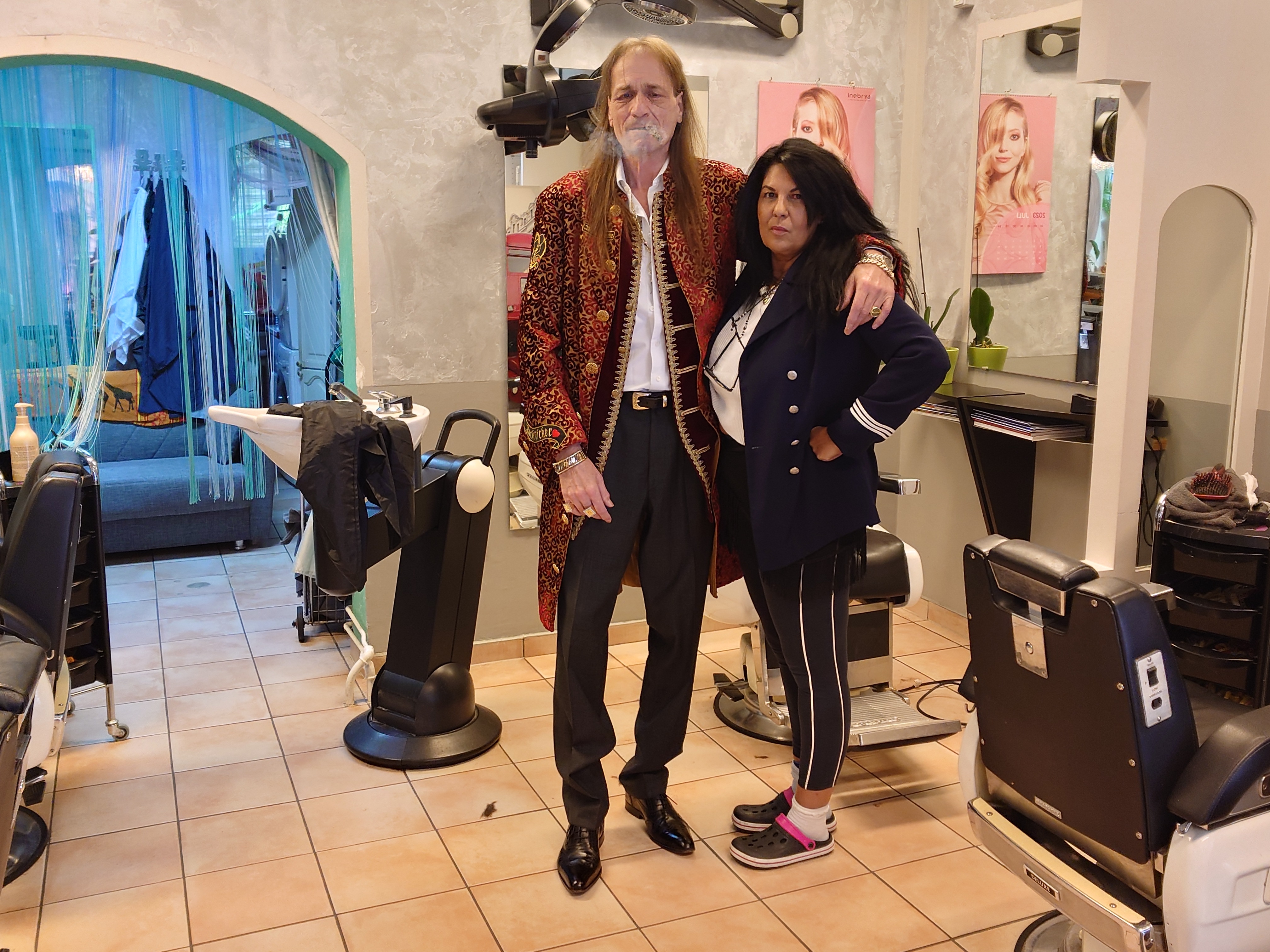 Im Dienste der Wahrheitsfindung: Arthur A. Bühl, Jahrgang 1961, wird von den Mitgliedern des BDD, Bundesverband Deutscher Detektive, jetzt BUDEG zur 30 jährigen Mitgliedschaft beglückwünscht und für seine Dienste zur Wahrheitsfindung mit der Verleihung der goldenen Ehrennadel gewürdigt. Die Kollegen haben ihm ebenfalls in der TAZ, FAZ, Welt und Hamburger Abendblatt gratuliert und sogar Anzeigen in der Rubrik Verschiedenes geschaltet. Arthur Bühl ist Inhaber der Marke Arthurmeister®. Veröffentlicht unter Linkedin, Xing, Google Panel, Twitter X.