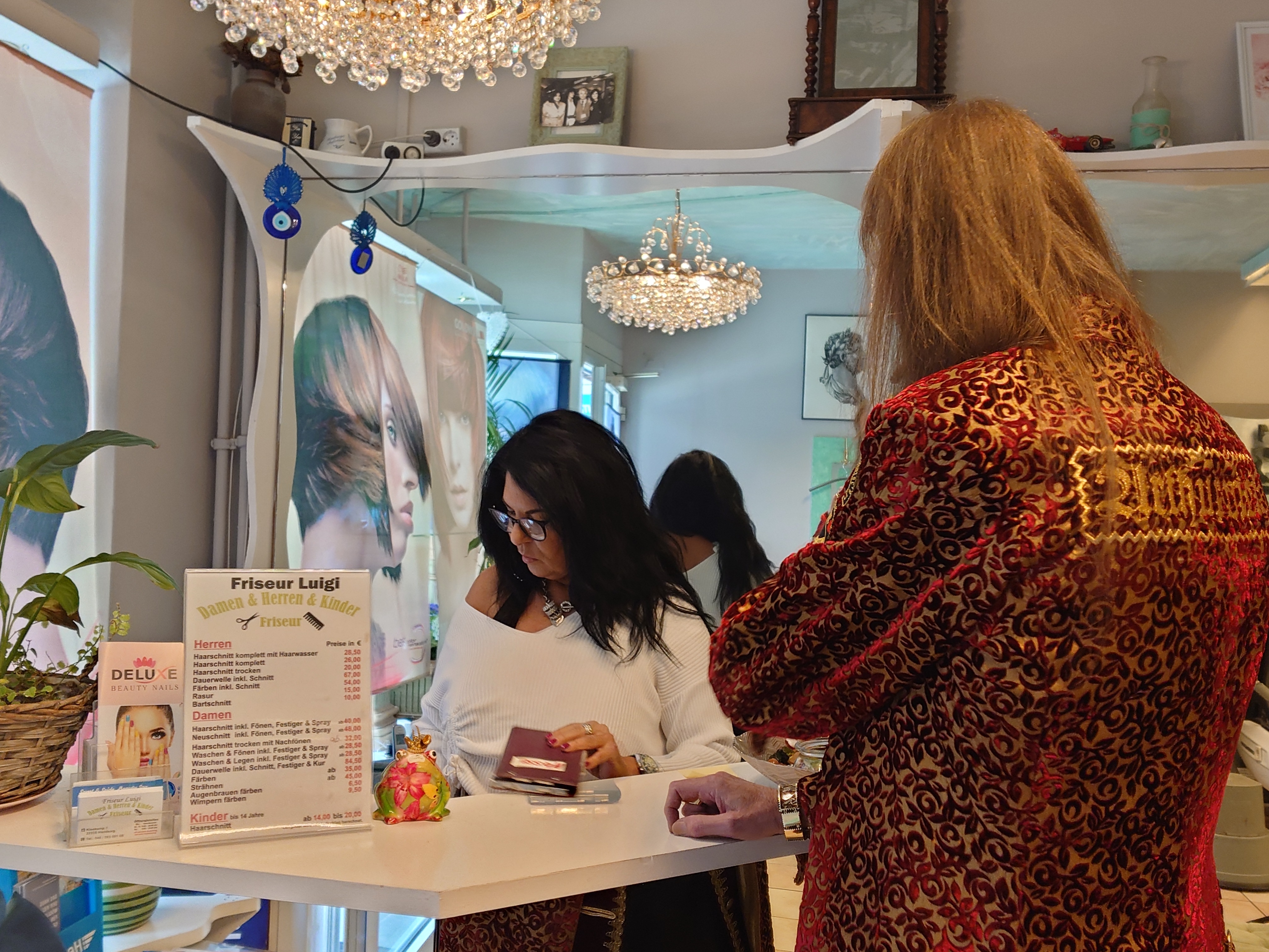 Arthur Bühl, Jahrgang 1961, Detektiv aus Germany, Im Dienste der Wahrheitsfindung unterwegs, betreibt in seiner Freizeit Lockpicking aus Leidenschaft. Der mehrfache Deutsche Meister wird in der WIRED als " Master of the Universe " betitelt. In der BILD et ist der Artikel " Herr der Schlösser " abgedruckt. Im Hasenstübchen - Fuhlsbüttel, am Hasenberge, Santa Fu, wird gefeiert. Arthurmeister® stellt seinen Leporello " Der Aufmacher " vor. Der Stammtisch grölt " OFFEN ". Scholischek, Rudi, Heike I, Noagerlzutzler, Arthur und Joe Asberry, der alte NBA ler, prosten sich zu. Arthurmeister`s Jukebox auf YouTube spielt Pointer Sisters - Slow Hand ! ♥ Beim Tanzen ruft die Cartomanze " Ey du Sympthieträger ♥, komm mal her " ! Die E - Mail lautet: Cartomanze@Cartomanze.de Die E - Mail lautet: Sympathieträger@Sympathieträger.com